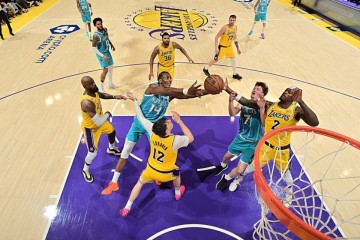 博鱼体育-还没找到说明书？湖人对于锋线大闸的使用依然存在着明显的问题？