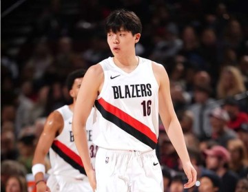 博鱼体育-开拓者大胜老鹰，杨瀚森未出场却迎坏消息：竞争对手里斯状态出色