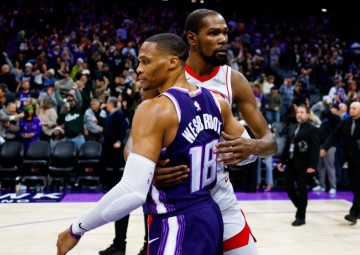 博鱼体育-场均19分9助，带队连续爆冷，球队摆烂但我不摆！你确实应该离开