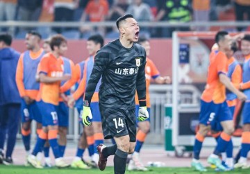 博鱼体育-官宣！王大雷与泰山续约至2026年 触发条款则延续